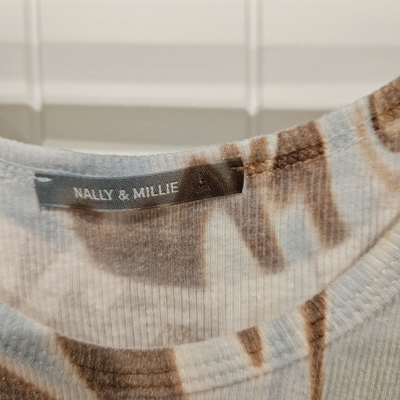 Tank - Picture 4 of 4